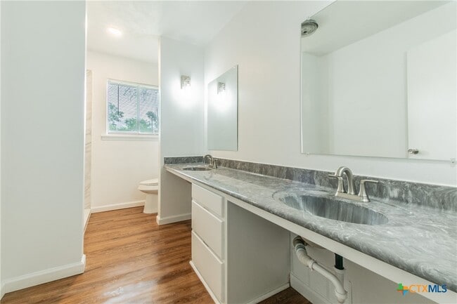 3209 Shady Hill Dr