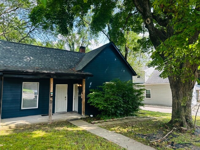 Building Photo - 1105 S Rogers St Unit A