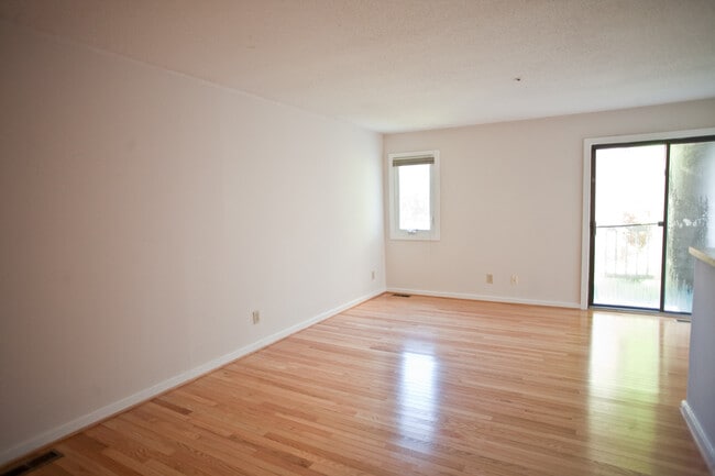 Photo - Renovated Mill Creek Townhome!