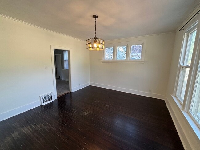 Photo - Newly Renovated 3 Bedroom on Park Avenue
