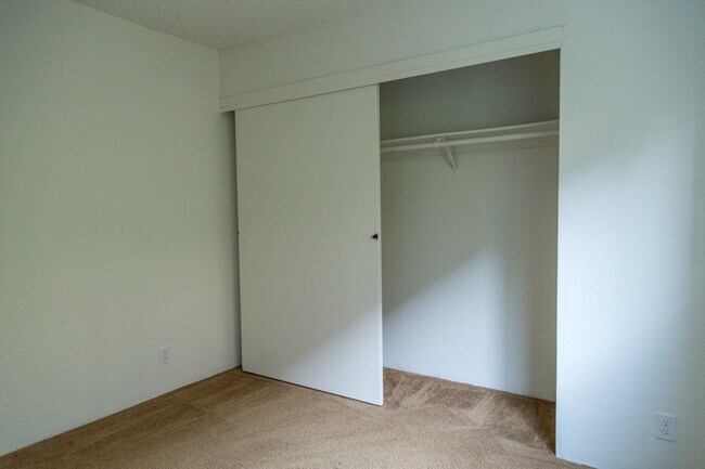 Bedroom Closet - 5740 Gaines St Unit 19