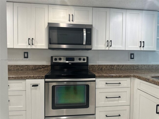 Photo - 9915 W Okeechobee Rd Unidad 2-308