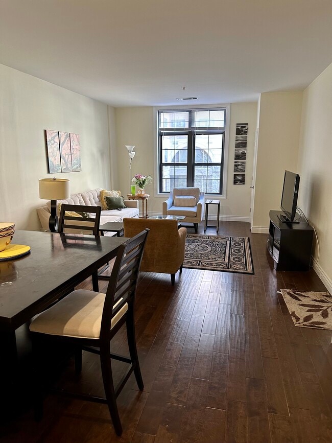 Photo - 1111 25th St NW Unit 407