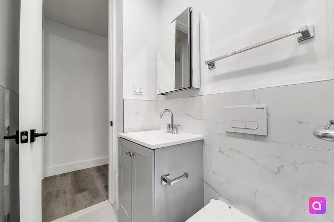 Photo - 28th Avenue Unit 4