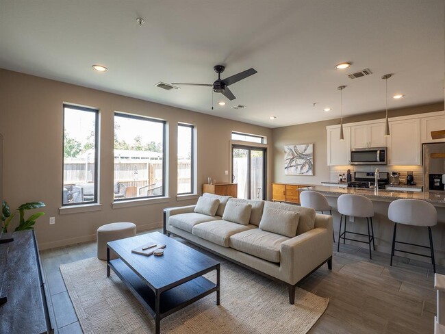 Building Photo - 6409 Berkman Dr Unit 4