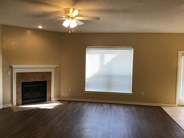 Photo - 1147 Hyacinth St