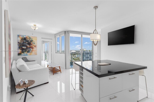 Building Photo - 92 SW 3rd St Unit 4206 Rental