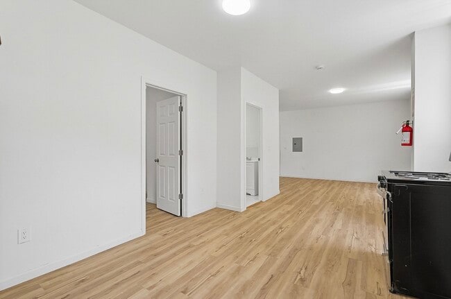 Photo - 55 Hawkins St Unit LARGE 2 LEVEL APARTMENT FOR RENT