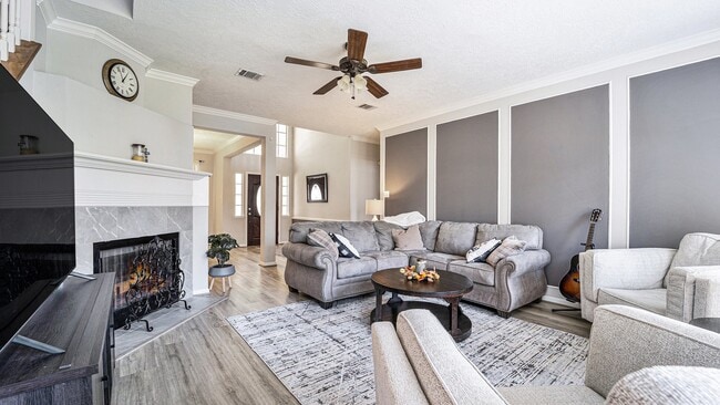 Photo - 16215 Cairngorm Ave