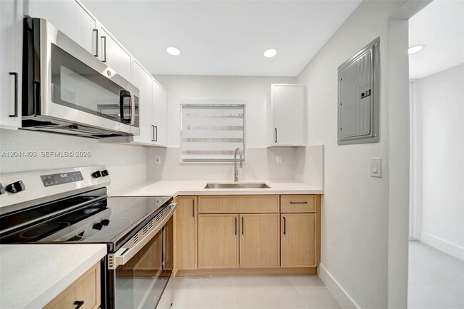 Photo - 1083 W 38th St