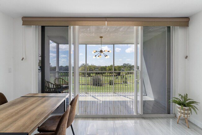 Photo - 3001 S Course Dr Unidad 502