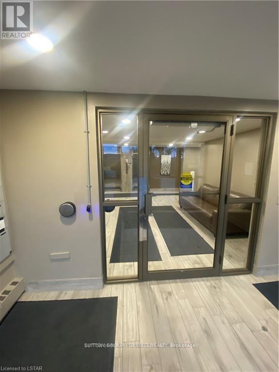 Photo - 931 Wonderland Rd S Unit 709