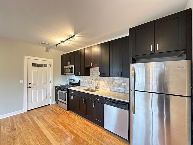 Photo - 2208 W Eastwood Ave Unit ES3