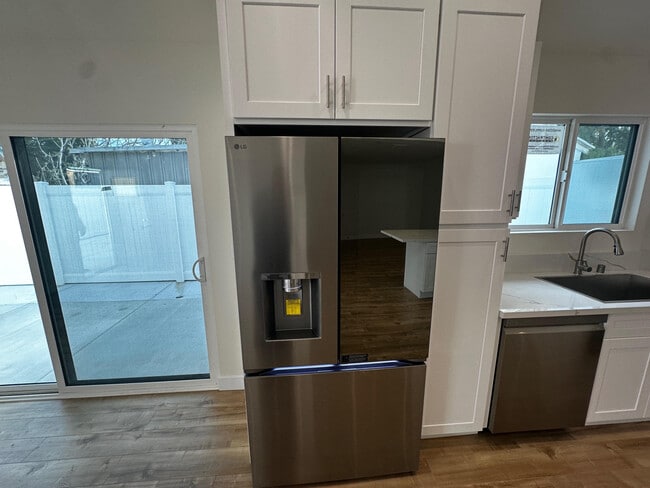 Photo - 15950 Cohasset St