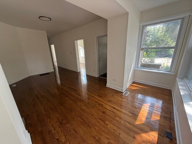 Photo - 411 N Hamlin Ave Unit 1