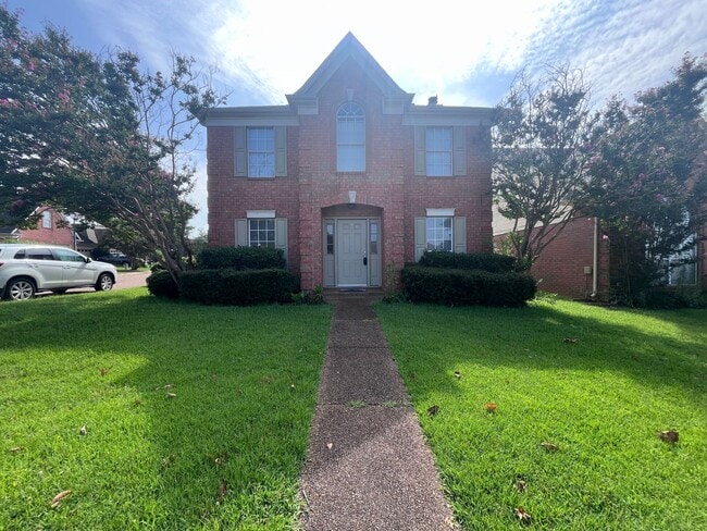 Building Photo - Renovated house in quite Neighborhood
