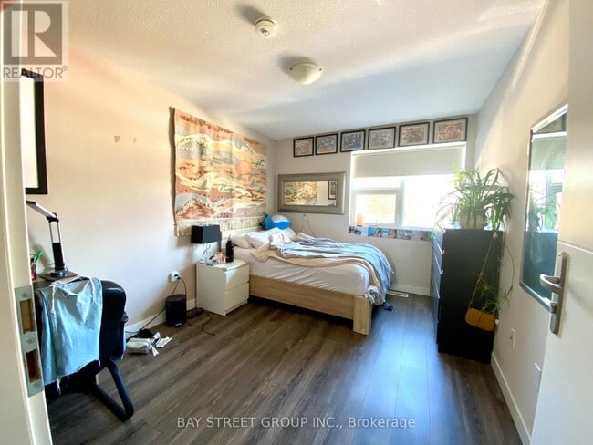 Photo - 288 Albert St