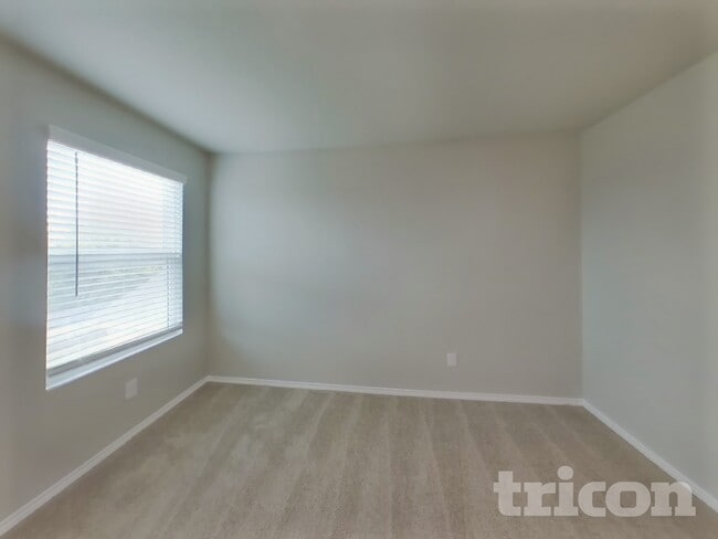 Photo - 8902 Lamus Wheel