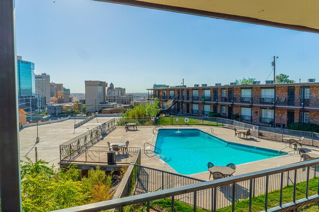 Photo - Diplomat Apartments