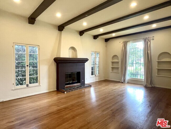 Photo - 203 N Doheny Dr