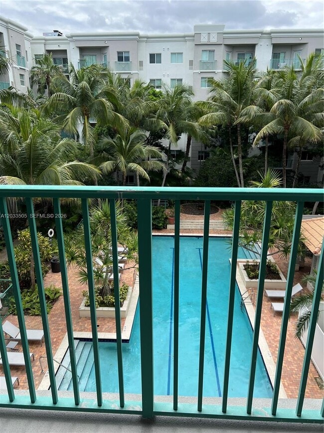 Building Photo - 6001 SW 70th St Unit 425