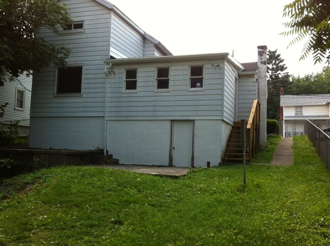 Photo - 1076 W Market St