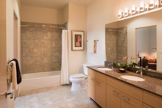 Cosmopolitan Finish: Bathroom