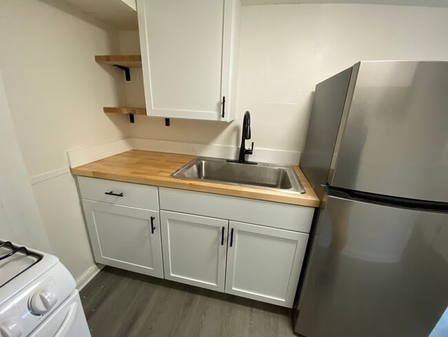 Building Photo - 98 Pennsylvania Ave Unit 2