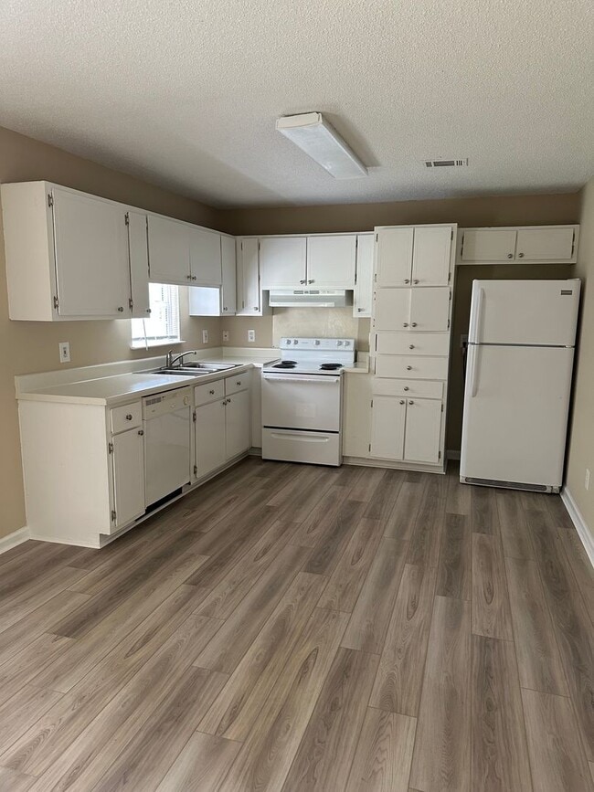 Photo - 10611 Middleground Rd