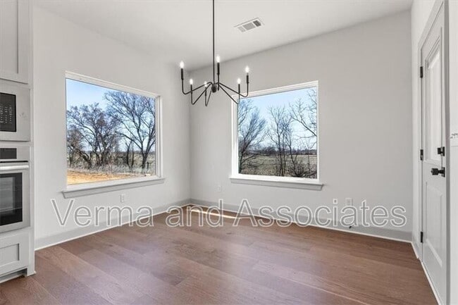 Photo - 1050 Whistler St