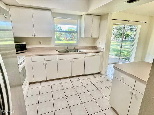 Photo - 2110 SE 8th Pl