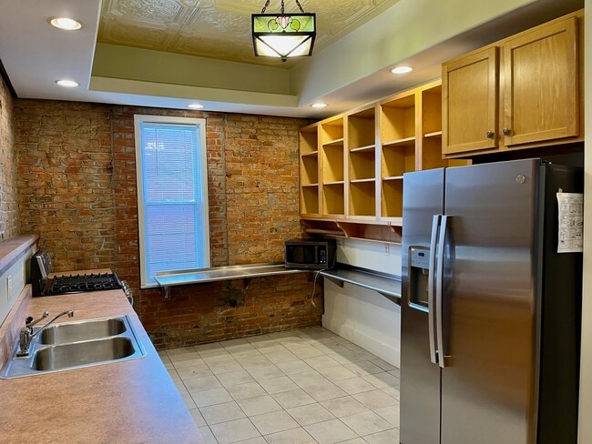 Building Photo - 108 W Washington St Unit B Rental