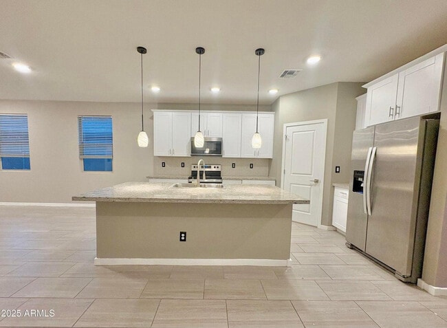 Building Photo - 1325 S 223rd Dr