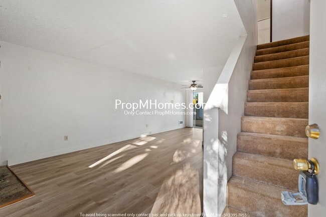 Photo - Cozy Two Bedroom in Montavilla - Large Fen...