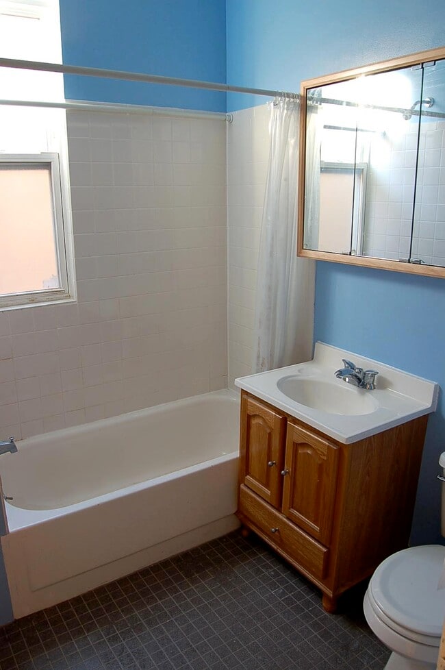 Photo - 3144 N Ridgeway Ave Unit 2