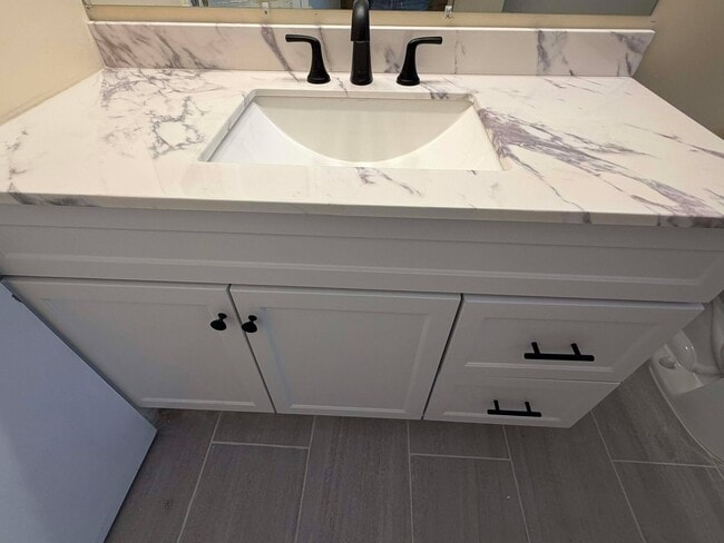 Photo - 501 W 1st St