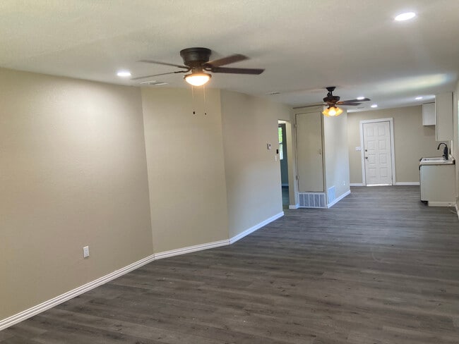 Photo - 2520 N Hickory St