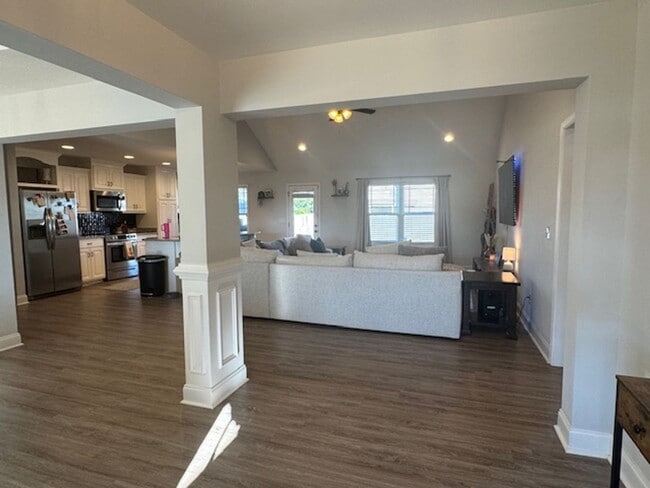 Photo - 4br/2ba Pet friendly 1-level home in Fort ...