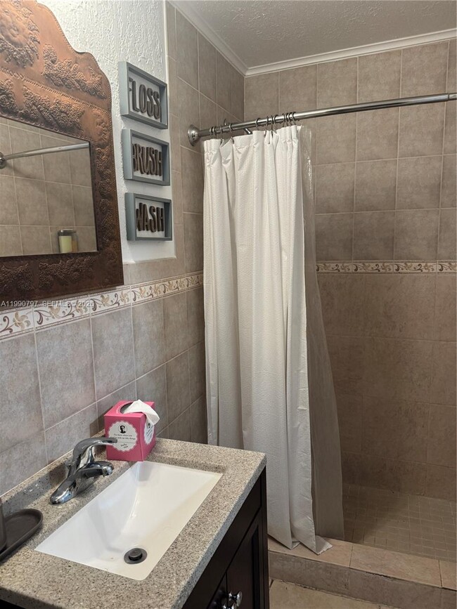 Photo - 6126 SW 61st St