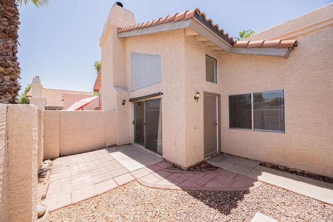 2019 W Lemon Tree Pl
