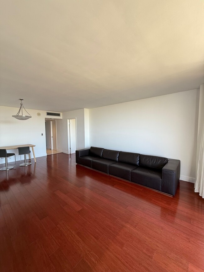 Blank canvas to decorate, all freshly painted - 780 NE 69th St Unit 2506