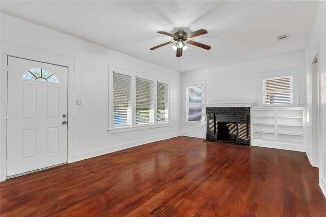 Photo - 5708 Live Oak St