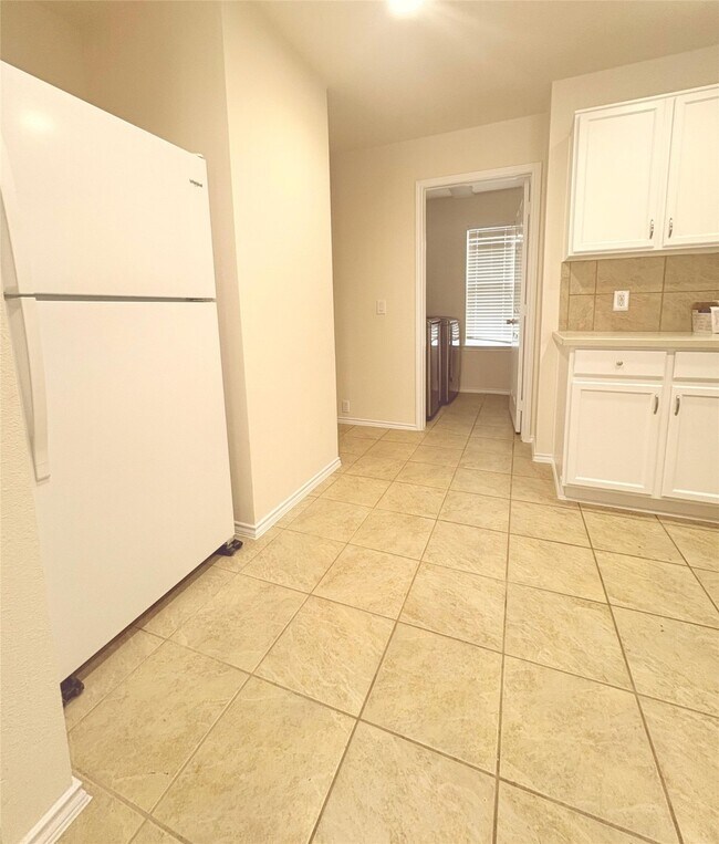 Photo - 5818 Kenwood