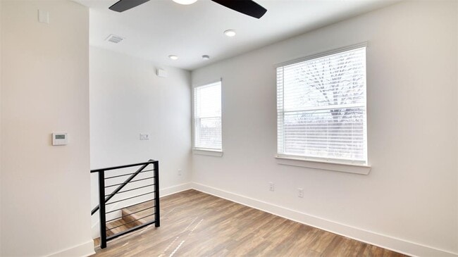 7601 Carver Ave