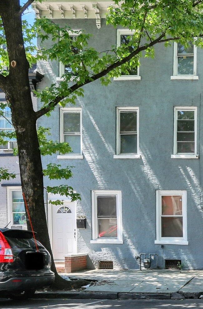 226 S 4th St