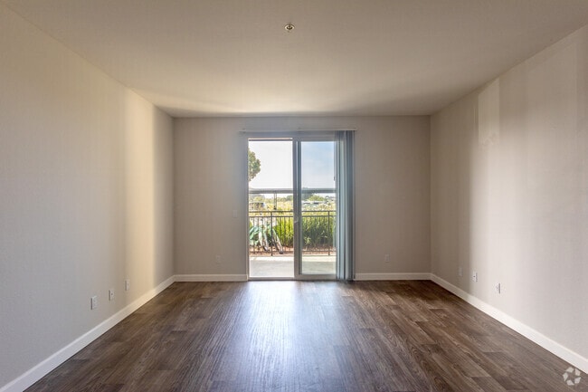1BR, 1BA - 790SF - Pacific Shores