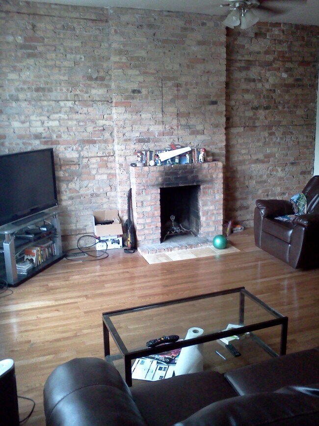 Photo - 2040 N Halsted St Unidad 2