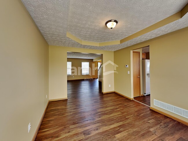 Photo - 494 Lockmead Dr