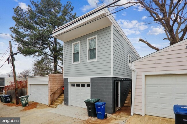 Building Photo - 314 Varnum St NW Rental