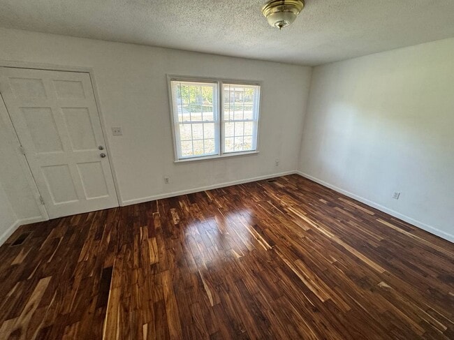 Photo - 1020 Village Cir